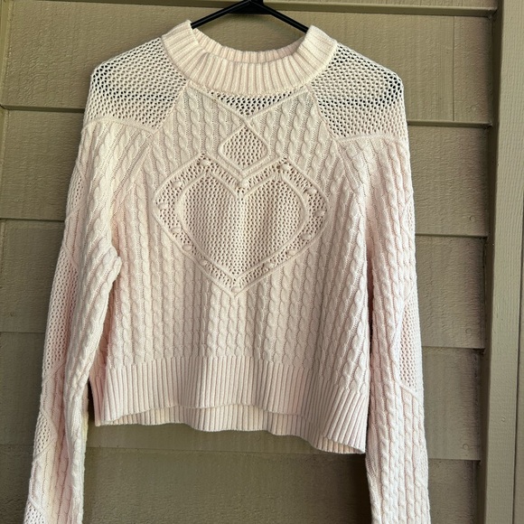 Beverly and Beck Pink Cable Knit Sweater heart detail. - Picture 1 of 5